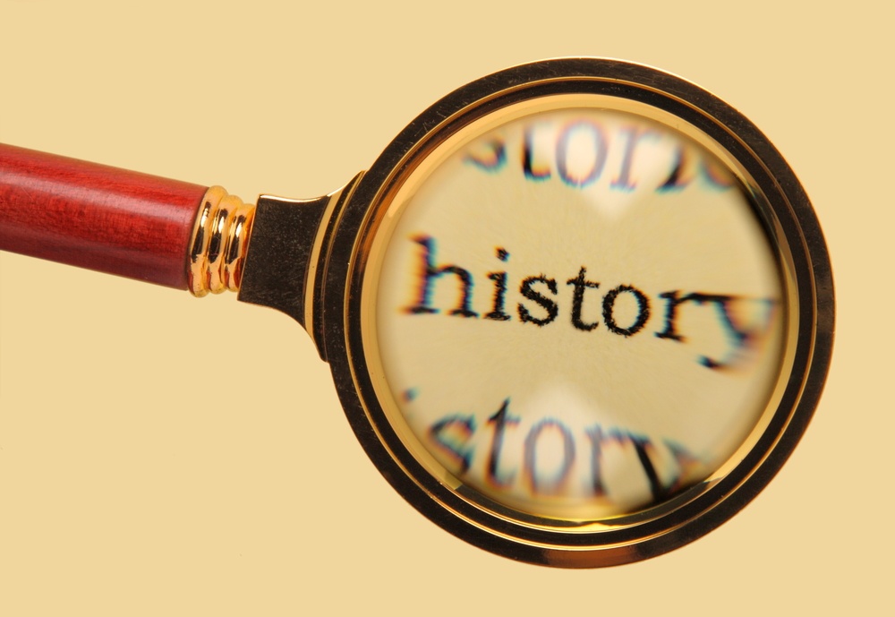 History behind magnifying glass